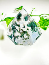 Load image into Gallery viewer, Moss Agate Gem Cut Diamond (48J)