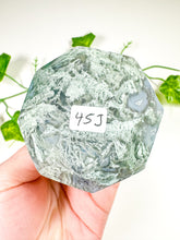 Load image into Gallery viewer, Moss Agate Gem Cut Diamond (45J)
