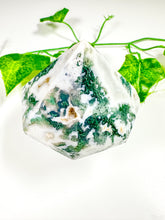Load image into Gallery viewer, Moss Agate Gem Cut Diamond (38H)