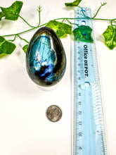 Load image into Gallery viewer, Labradorite Egg (30U)
