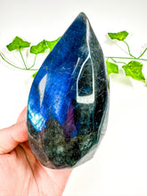 Load image into Gallery viewer, Labradorite Flame (58L)