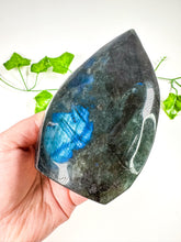 Load image into Gallery viewer, Labradorite Flame (58L)