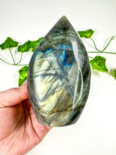 Load image into Gallery viewer, Labradorite Flame (54F)