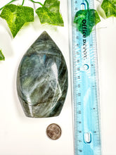 Load image into Gallery viewer, Labradorite Flame (54F)