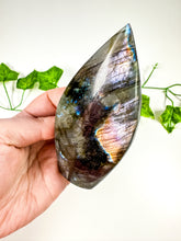 Load image into Gallery viewer, Labradorite Flame (48N)