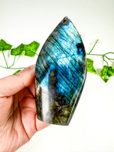 Load image into Gallery viewer, Labradorite Flame (48N)