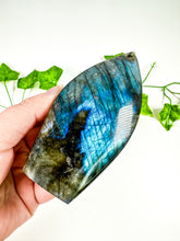 Load image into Gallery viewer, Labradorite Flame (48N)