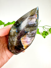 Load image into Gallery viewer, Labradorite Flame (48N)