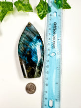 Load image into Gallery viewer, Labradorite Flame (48N)