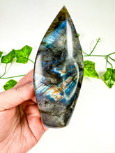 Load image into Gallery viewer, Labradorite Flame (46G)