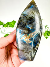 Load image into Gallery viewer, Labradorite Flame (46G)