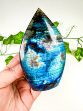 Load image into Gallery viewer, Labradorite Flame (42L)