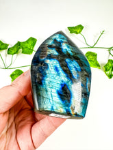 Load image into Gallery viewer, Labradorite Flame (42L)