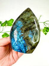 Load image into Gallery viewer, Labradorite Flame (40A)