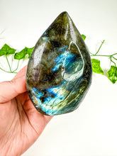 Load image into Gallery viewer, Labradorite Flame (40A)