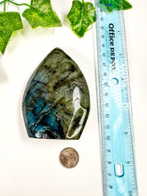Load image into Gallery viewer, Labradorite Flame (40A)