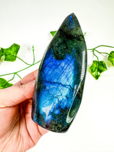 Load image into Gallery viewer, Labradorite Flame (39A)
