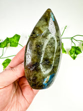 Load image into Gallery viewer, Labradorite Flame (39t)