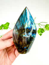 Load image into Gallery viewer, Labradorite Flame (38o)