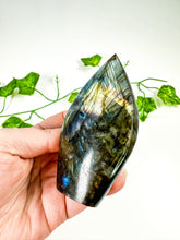 Load image into Gallery viewer, Labradorite Flame (38o)