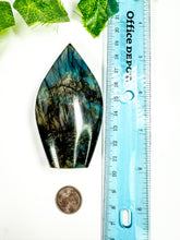 Load image into Gallery viewer, Labradorite Flame (38o)