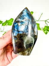 Load image into Gallery viewer, Labradorite Flame (36M)