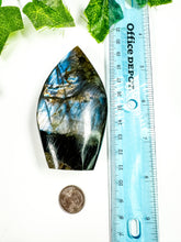 Load image into Gallery viewer, Labradorite Flame (36M)