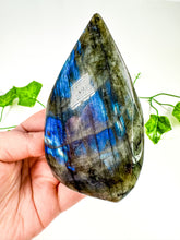 Load image into Gallery viewer, Labradorite Flame (35V)