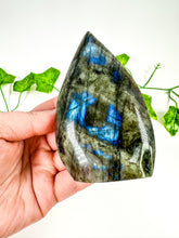 Load image into Gallery viewer, Labradorite Flame (35V)