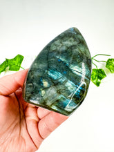Load image into Gallery viewer, Labradorite Flame (34A)