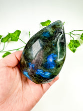 Load image into Gallery viewer, Labradorite Flame (34A)