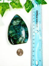 Load image into Gallery viewer, Labradorite Flame (34A)