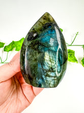 Load image into Gallery viewer, Labradorite Flame (32P)