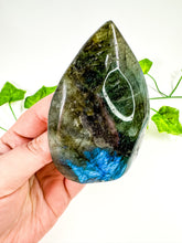 Load image into Gallery viewer, Labradorite Flame (32P)