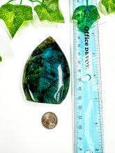 Load image into Gallery viewer, Labradorite Flame (32P)