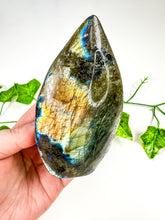 Load image into Gallery viewer, Labradorite Flame (30F)