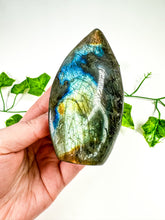Load image into Gallery viewer, Labradorite Flame (30F)