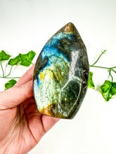 Load image into Gallery viewer, Labradorite Flame (30F)