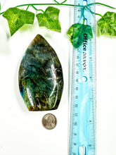 Load image into Gallery viewer, Labradorite Flame (30F)