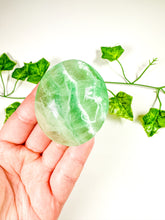 Load image into Gallery viewer, Green Emerald Fluorite Palmstone