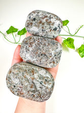 Load image into Gallery viewer, Yooperlite Palmstone (UV)
