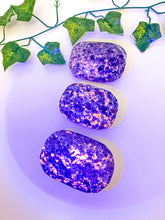 Load image into Gallery viewer, Yooperlite Palmstone (UV)