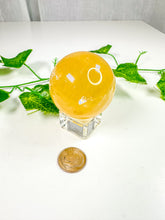 Load image into Gallery viewer, Cube Glass Sphere Stand