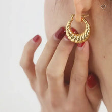Load image into Gallery viewer, Aster Hoops Earring | Fine Jewelry