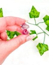 Load image into Gallery viewer, Mini Fluorite Snoopy Dog