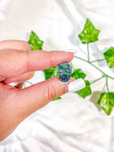 Load image into Gallery viewer, Mini Fluorite Skull