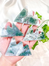 Load image into Gallery viewer, Moss Agate Mountain