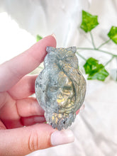Load image into Gallery viewer, Labradorite Skull Owl