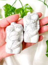 Load image into Gallery viewer, Howlite Pregnant Goddess Body
