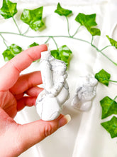 Load image into Gallery viewer, Howlite Pregnant Goddess Body